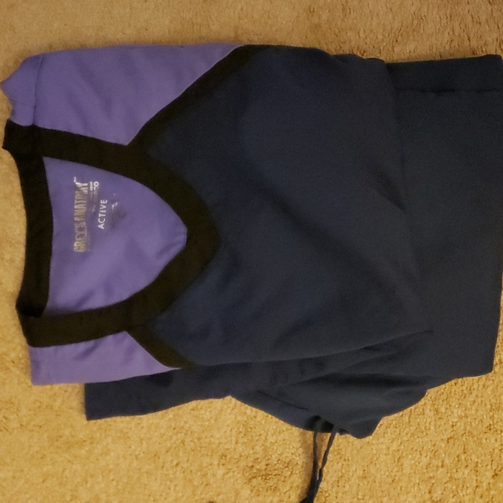 Grey's Anatomy Scrubs VGUC size medium top and medium petite pants